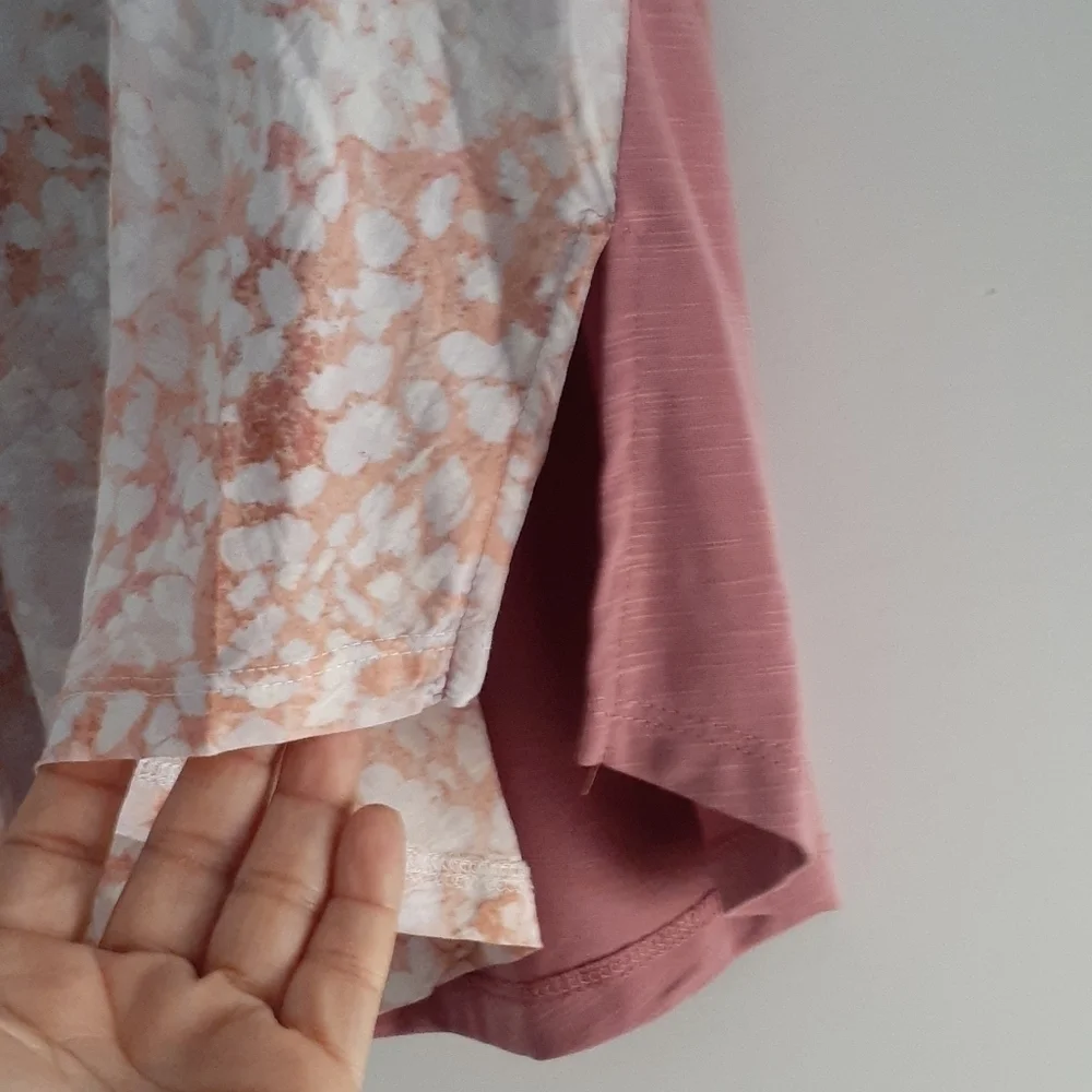 Cupio Mauve Pink Shirt Silky Back Floral Detail Top Size 1X.